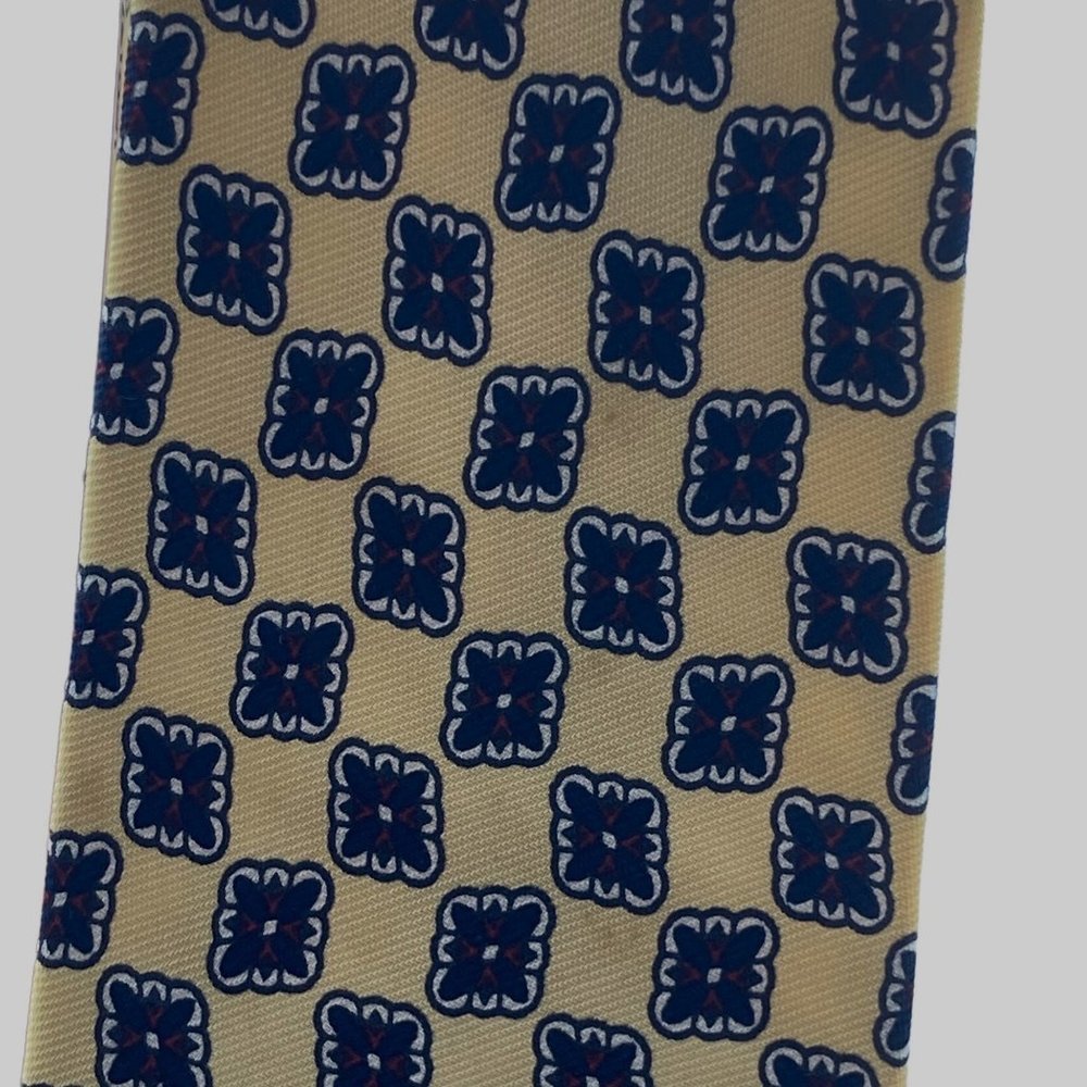 Brooks Brothers Makers 100% Silk Yellow Blue Red White Neck Tie One Size OS